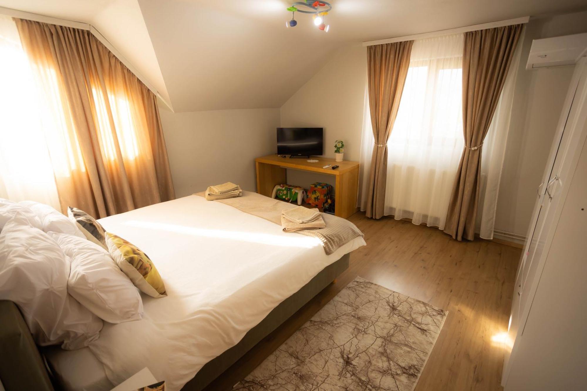 Casa De Vacanta Cu Piscina Incalzita&Jacuzzi Pietrari Eksteriør bilde