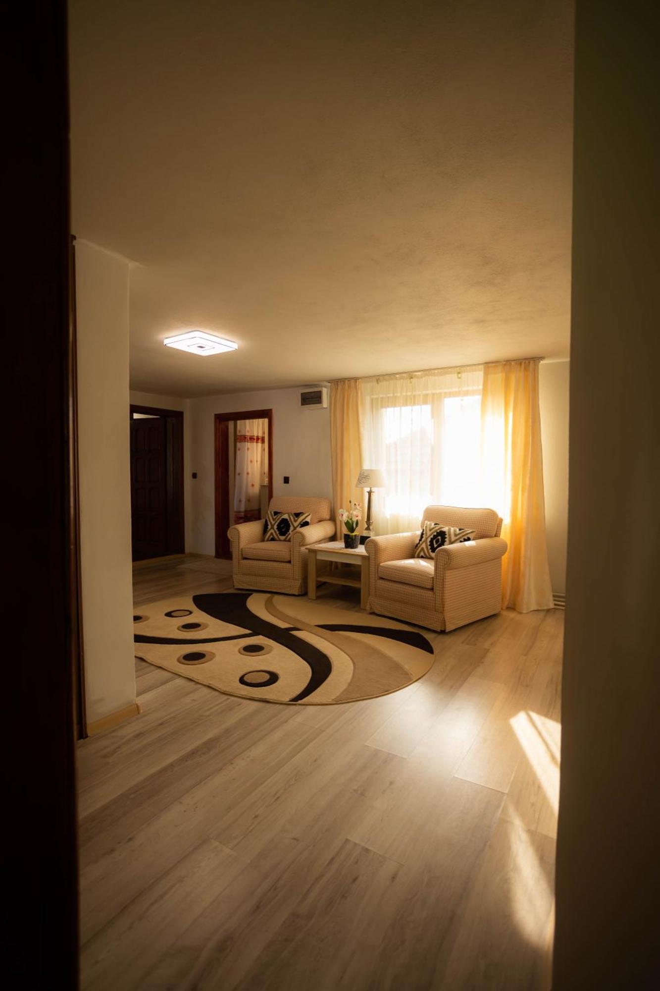 Casa De Vacanta Cu Piscina Incalzita&Jacuzzi Pietrari Eksteriør bilde